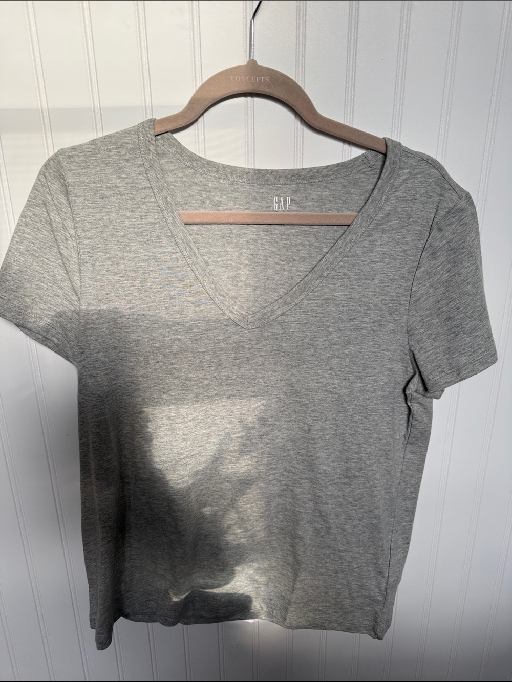 GAP Women’s V-Neck Tee in Heather Gray